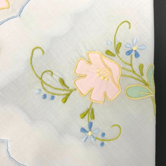Vintage Bread Busket Napkin Hand Embroidered Flowers - Picture 14 of 16